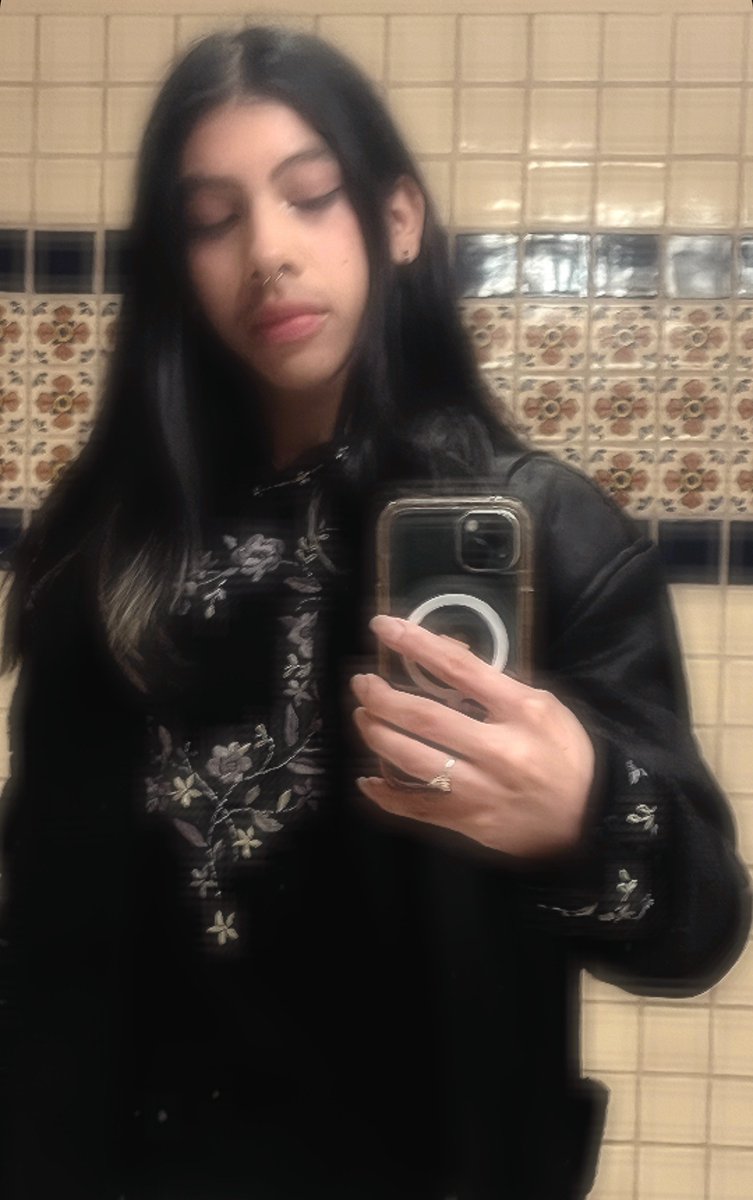 dallascrys's tweet photo. @alluringskull been contemplating but cannot commit. I need support, on the other side my androgyny will always be dear to me <3 https://t.co/ueIuCHeLrn