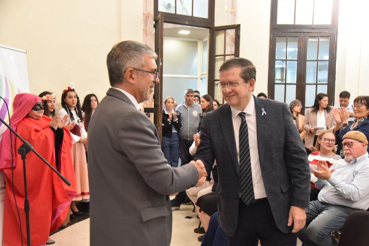 PedroCtes2025's tweet photo. A su turno, el vicegobernador reflexionó que “el pueblo italiano demostró que no existen divisiones irreconciliables cuando hay un objetivo común: construir la patria y recuperar un país. Ese ejemplo sigue siendo una enseñanza vigente para las sociedades democráticas”. https://t.co/eGyPIGTWJd
