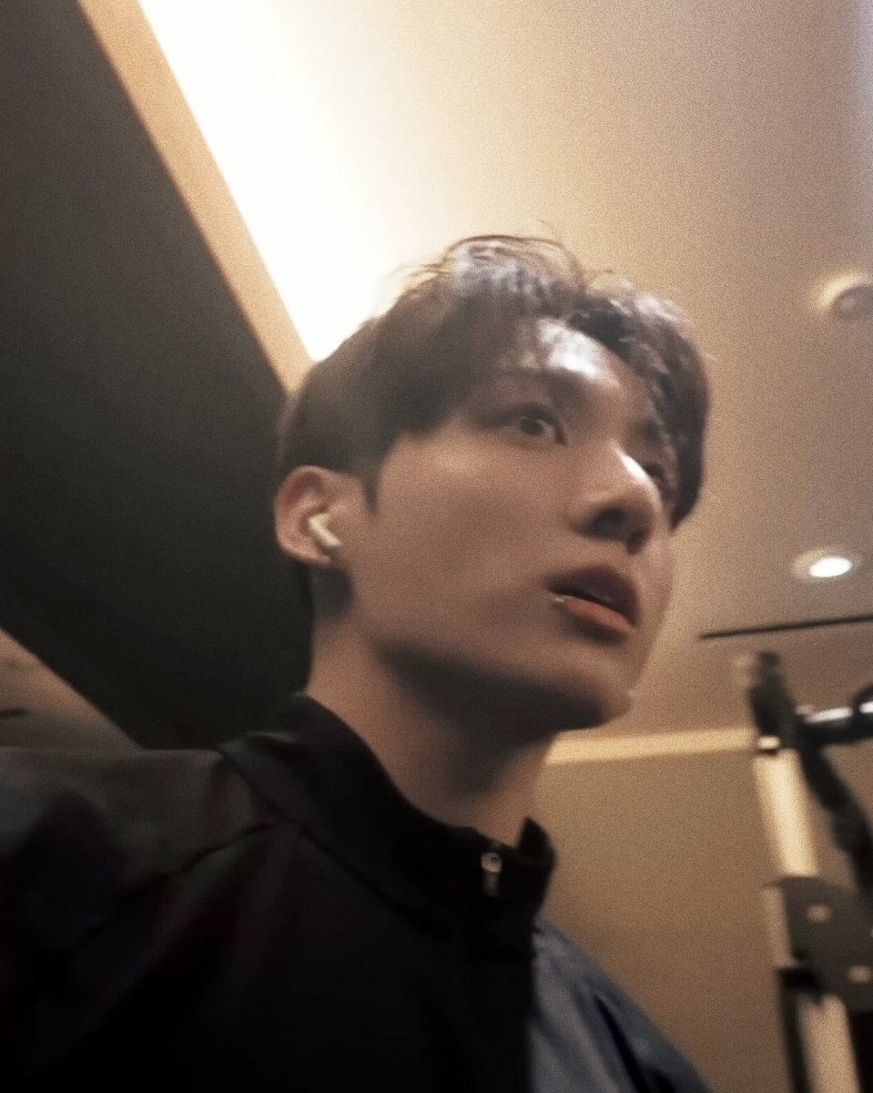 thvrang's tweet photo. peak boyfriend material https://t.co/kF4QNtsd9d