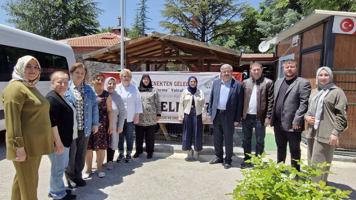rasimefedakar's tweet photo. Nazmi Saatçi Muhtarlığı ve AKDER iş birliğiyle 'Gelenekten Geleceğe' atölyemizi gerçekleştirdik. Teşrifleriyle bizleri onurlandıran Milletvekilimiz Sayın İbrahim Yurdunuseven'e, Afyonkarahisar STİ İl Müd. Sayın Abdurrahman Özdilekler'e ve tüm hemşehrilerimize teşekkür ederiz. https://t.co/we9JWQOvo9