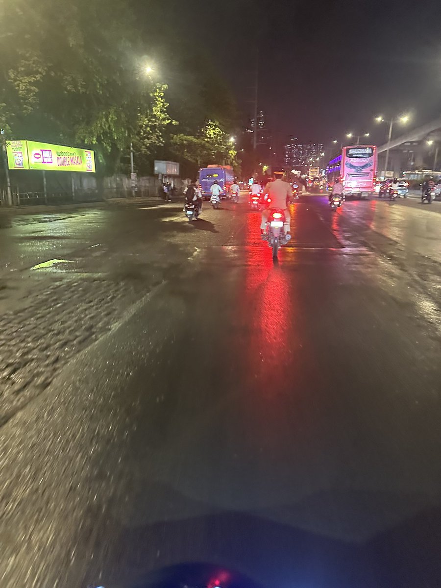 jashpatadia2004's tweet photo. @MTPHereToHelp @MumbaiPolice 
police without helmet
near annex mall borivali east
near magathane metro station https://t.co/e7Pz4j0Yf7