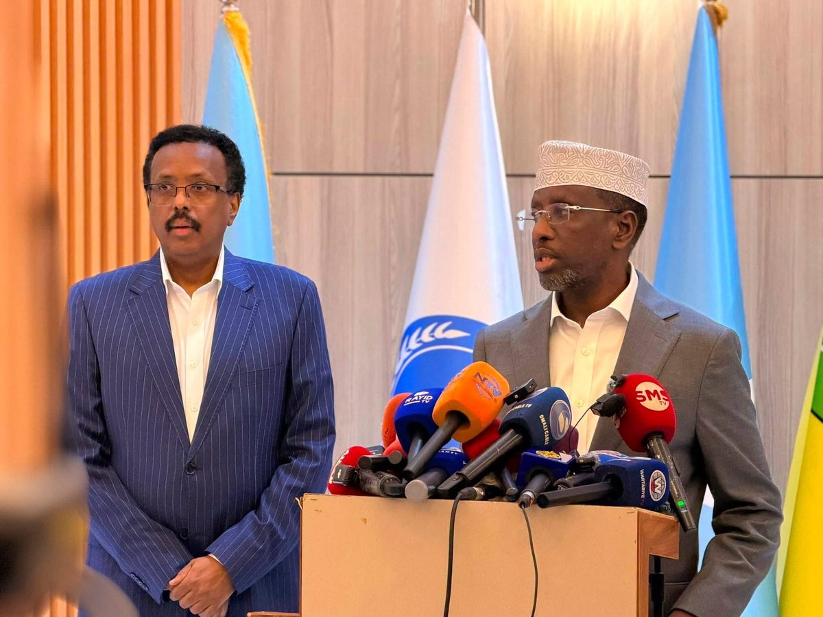 MowliidHaji's tweet photo. #UPDATE: Former Somali Presidents Accuse President Hassan Sheikh Mohame of Political "Intimidation" and "Restrictions" on Opposition Activities

Former Somali presidents Sharif Sheikh Ahmed and Mohamed Abdullahi Mohamed, commonly known as Farmaajo, have accused the federal government of imposing political restrictions and exerting pressure on opposition figures in ways they say violate the constitution and democratic principles.

Speaking at a joint press conference in #Mogadishu, Sharif Sheikh Ahmed alleged that he faced significant security and political obstacles while staying at a residence in Mogadishu’s Abdiaziz district near Lido Beach. He claimed that government security forces were used to suppress opposition activities and restrict his political movements and meetings.

Sharif further alleged that authorities sought to intimidate or humiliate him, claiming that essential services to the residence where he was staying had been cut off. According to him, electricity, water supplies, food deliveries, and access for visitors were disrupted during the incident.

“There was a plan to intimidate me or even kill me,” Sharif said. “Electricity, water, and food supplies were cut off, and people who wanted to visit us were prevented from doing so. All of these actions are contrary to the constitution and democratic governance.”

Former President Farmaajo echoed the criticism, accusing the administration of President Hassan Sheikh Mohamud of "obstructing political and humanitarian initiatives and using security forces to contain opposition activities."

Farmaajo also alleged that Sharif Sheikh Ahmed and those accompanying him came under a serious attack involving various types of weapons. He claimed that military equipment normally intended for national defense was used against political opponents.

“For nearly 20 hours, former President Sharif was subjected to an assault using weapons typically deployed against enemy forces,” Farmaajo said. “The intention was either to kill him or inflict serious harm.”

Farmaajo also referenced the role he and Sharif played in previous military campaigns against al-Shabab in Mogadishu, arguing that security institutions and resources established to defend the country were now being used for political purposes.

The allegations have not yet been addressed publicly by Somalia’s federal security agencies. While there have been reports of behind-the-scenes efforts to ease tensions and prevent further escalation, no official statement has been issued by the office of President Hassan Sheikh Mohamud confirming or denying the claims made by the two former leaders.

The accusations come amid ongoing political tensions in #Somalia, where disagreements between the government and opposition groups have increasingly become a subject of national debate.