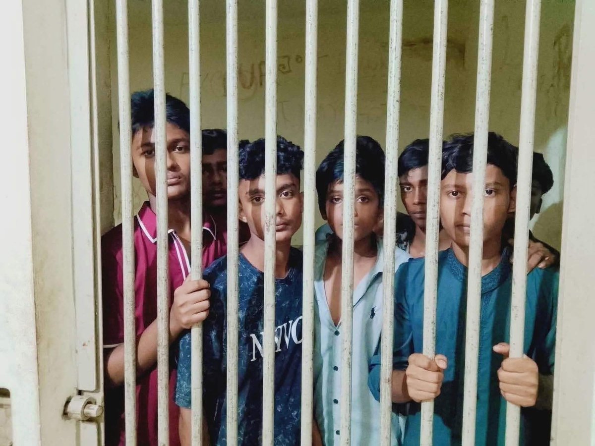 MAarafat71's tweet photo. These children, aged 10–12, did nothing more than chant “Joy Bangla” after seeing a procession. That was their only “offense.” The BNP government has begun mass arrests, even of children aged 10–12 who are in grades seven to ten. This is the current state of democracy and the rule of law in Bangladesh.
@CCBEinfo @ESandersFCDO @hrw @UNHumanRights @amnesty @IHRF_English @IHumanRightsC @IhrcE @FCDOHumanRights @SGCommonwealth @CharlieCamp6ell @anbarasanethi @CordeliaSkyNews  @_rachaelthorn @b_parkyn @MujMash