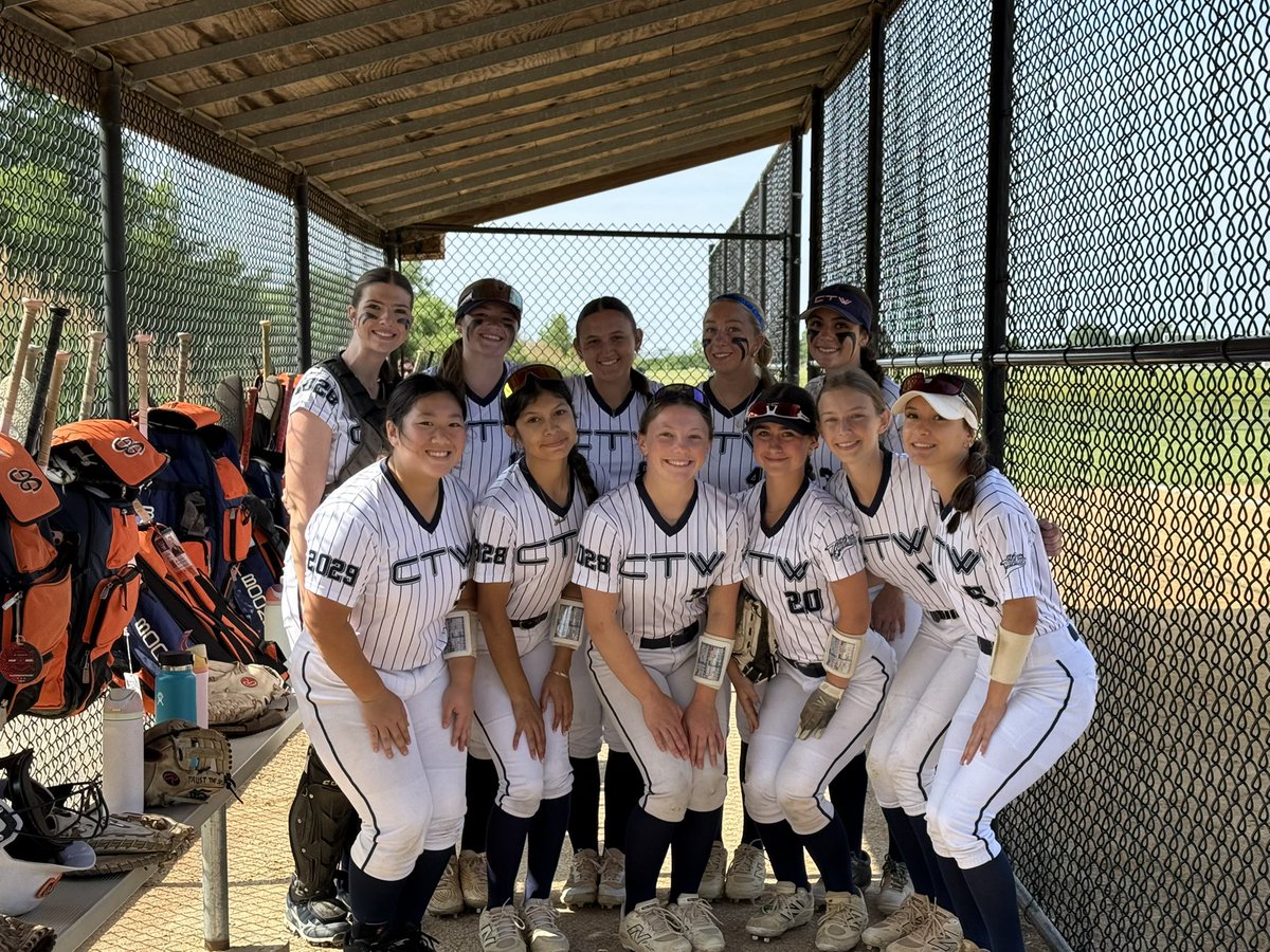 2028Kenzie's tweet photo. SUNDAY GAME DAY!!!🚨🚨 @Ctw28_29 https://t.co/6iXyDpUs5B