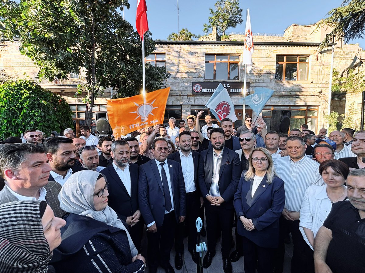 MvSuleymanOzgun's tweet photo. 📍Mustafapaşa

Mustafapaşa Belediye Başkanımız Mustafa Özer’i tebrik ediyor, görevinde üstün başarılar diliyorum.

Cumhur İttifakı’nın zaferi için gece gündüz demeden çalışan tüm dava arkadaşlarımıza, teşkilat mensuplarımıza ve destekleriyle yanımızda olan kıymetli hemşehrilerimize gönülden teşekkür ediyorum.

Bu zafer, milletimizin iradesinin ve birlik beraberliğimizin eseridir. Allah hepinizden razı olsun.