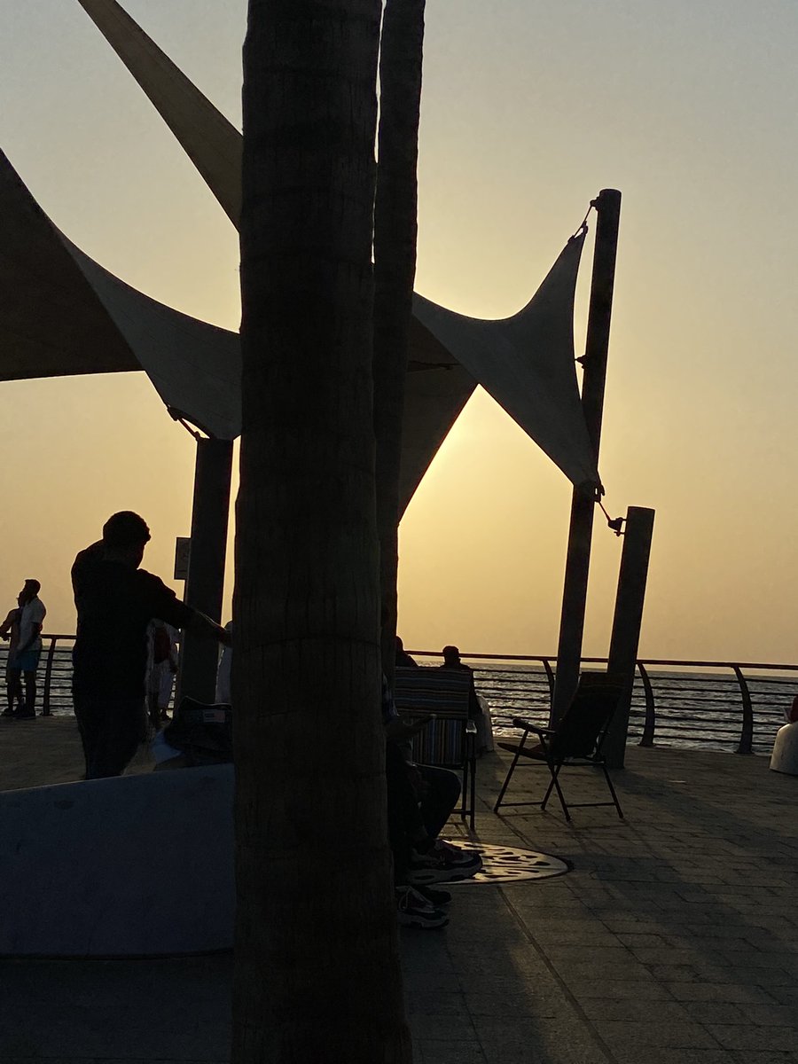 rania8h's tweet photo. أعنّي يارب على حمدك وشكرك وحسن عبادتك
وعلى دوام الإمتنان لغدق نعمك عليّ
ولرحمتك التي وسعت كل شيء
ولمعيّتك التي تحيطني في كل طرقي
وتكون دائمًا نورًا لي✨🤍🤍 https://t.co/h9iOEtaeV0