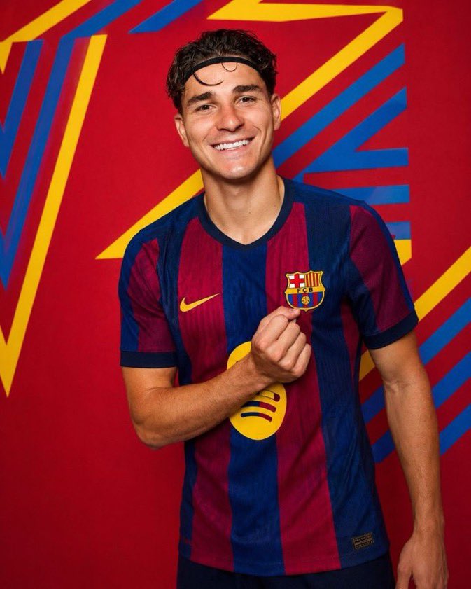 Alpha_Avtr's tweet photo. ☎️✅ Alexander Sorloth possible departure to Juventus, doesn't effect Julian Alvarez future away from Atletico Madrid 

Julian still wants a move to Barcelona but Atletico won't make his transfer away from the club be easy https://t.co/Cf09laIiS7