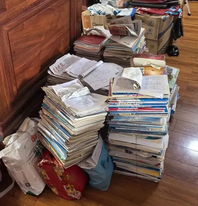DevilleFrederi1's tweet photo. Spring cleaning hack: Sort your old stuff by ‘keep, donate, toss’ this weekend. Clear space, make room for joy! https://t.co/bWkbMBXkAp