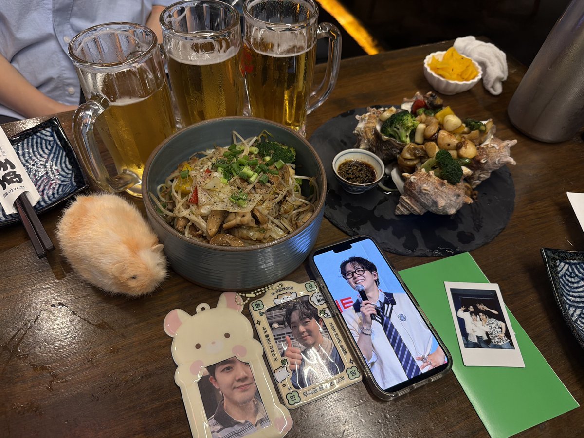 im90_1_11's tweet photo. 햄스터 너무 많아요 
수고했다 우리..✨ https://t.co/rU2Q60hDu0
