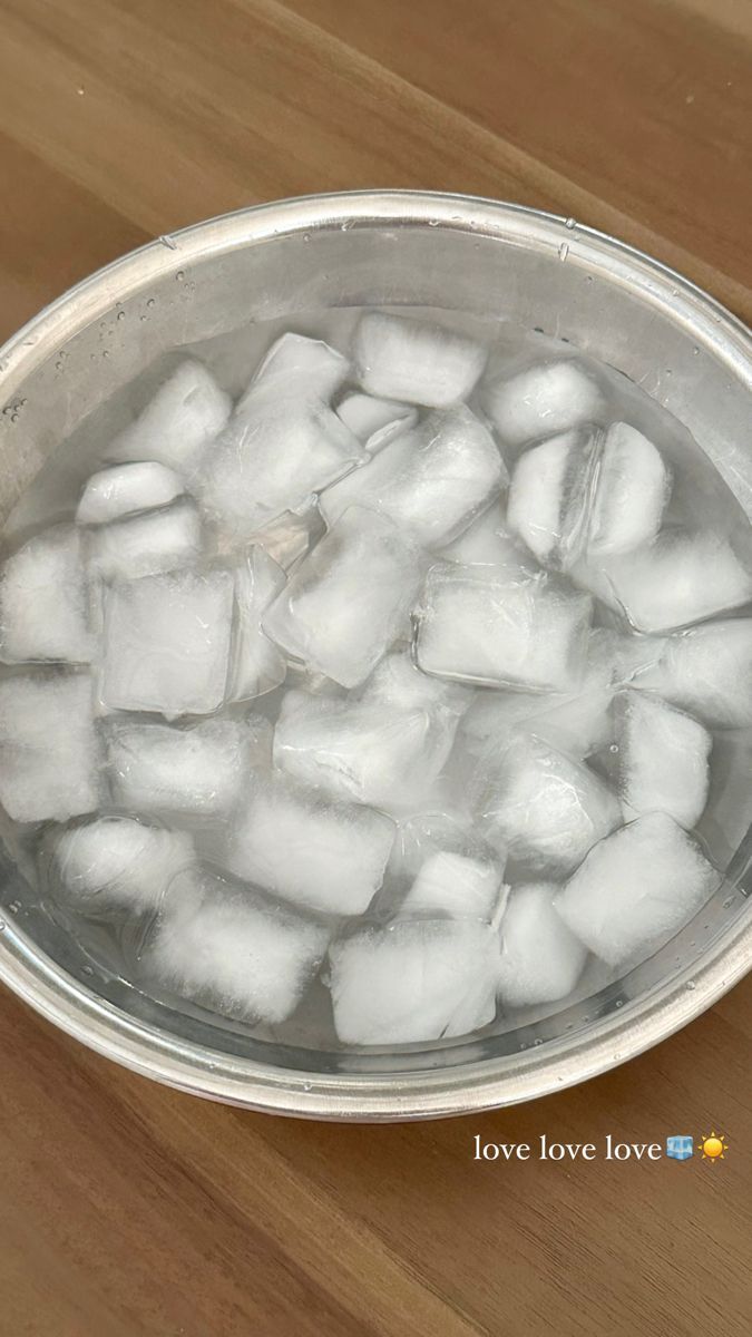 MZora0419's tweet photo. La ansiedad no está sólo en tu cabeza.

Se almacena en tu sistema nervioso.

Aquí hay 9 formas corporales de liberarlo (sin medicación) 
🧵

1. Agua fría en tu cara. https://t.co/HuvI4G5Ahc