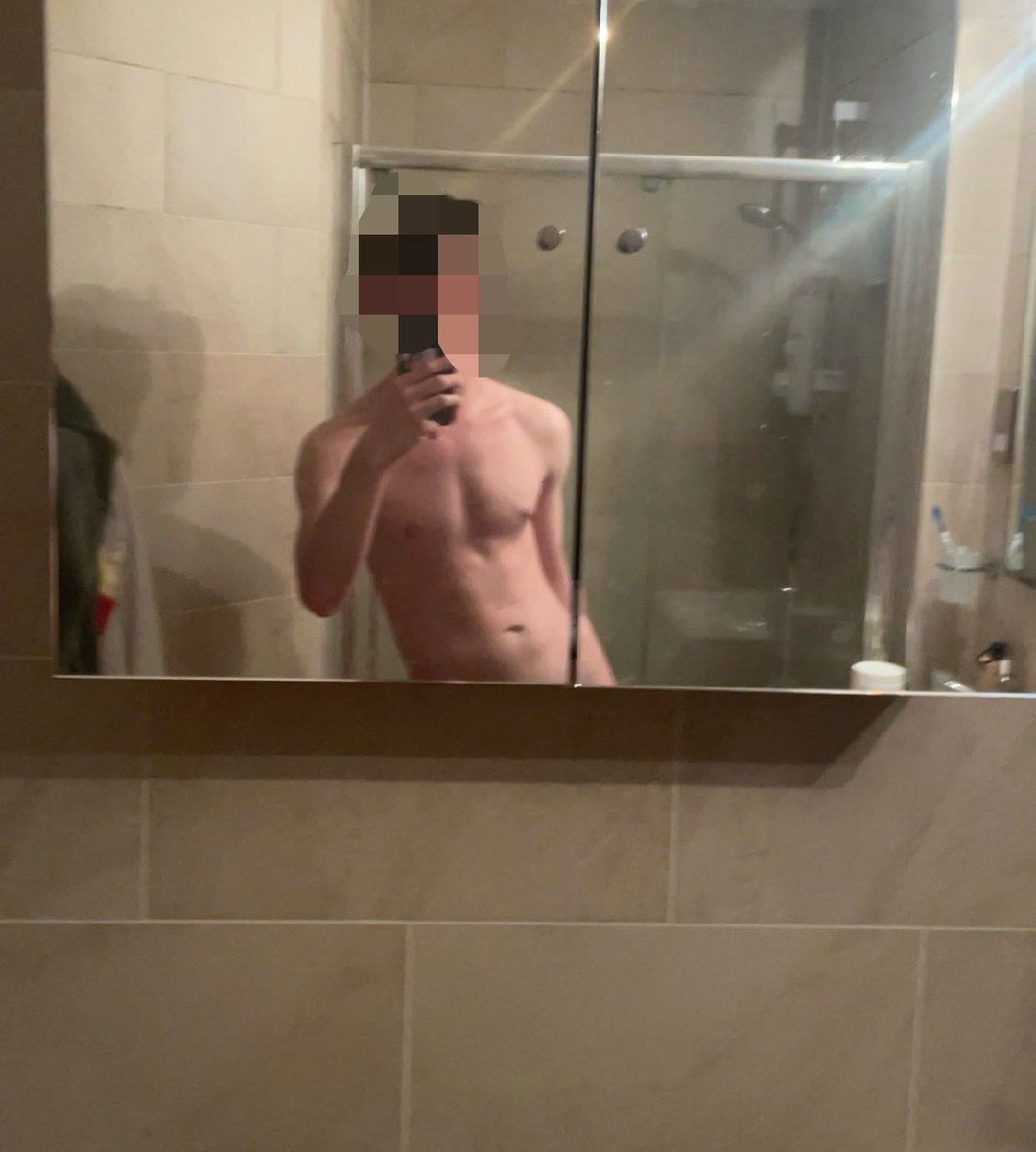 XoCallumxo's tweet photo. RT 🔁 if you want me to lower the camera ;) https://t.co/0Qh4ATcdPa