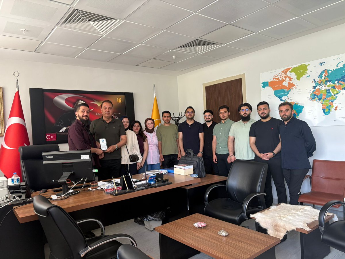 SaidKurhan's tweet photo. Üniversite başarı ödüllerinde Kudüs'ün özgürleştirilmesi yolunda anlamlı bir ödül almak nasip oldu.
Bu ödülde büyük pay sahibi olan kıymetli ekibime ve danışmanımız Osman AĞIR hocamıza teşekkürlerimi arz ediyorum. https://t.co/jPfFyphm8Q