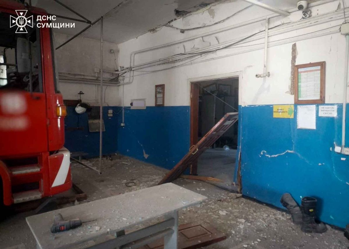 BohuslavskaKate's tweet photo. Today, russians repeatedly targeted firefighters in Sumy region‼️

​The Hlukhiv community has been under attack throughout the day. While State Emergency Service personnel were working at the scene of an earlier strike, russians deliberately targeted a them.

​Shortly after, a local fire station came under attack. Both the building and rescue equipment sustained damage.