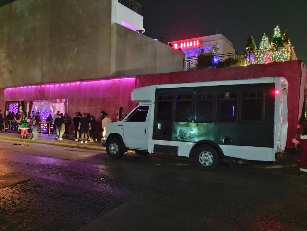 ARCLIMO's tweet photo. $100 OFF on Party Bus Texan 10 passengers, Bachelorette,Wedding, Quinceañera,sweet 16, Bachelor, Astros, birthday, call: 832.231.3823 https://t.co/Pk1OWdeAkQ 24/7 affordable limo service Houston, Katy, Baytown, Kingwood,Toyota center, World Cup Soccer Houston 2026 NRG. https://t.co/AmPtqCCAV4