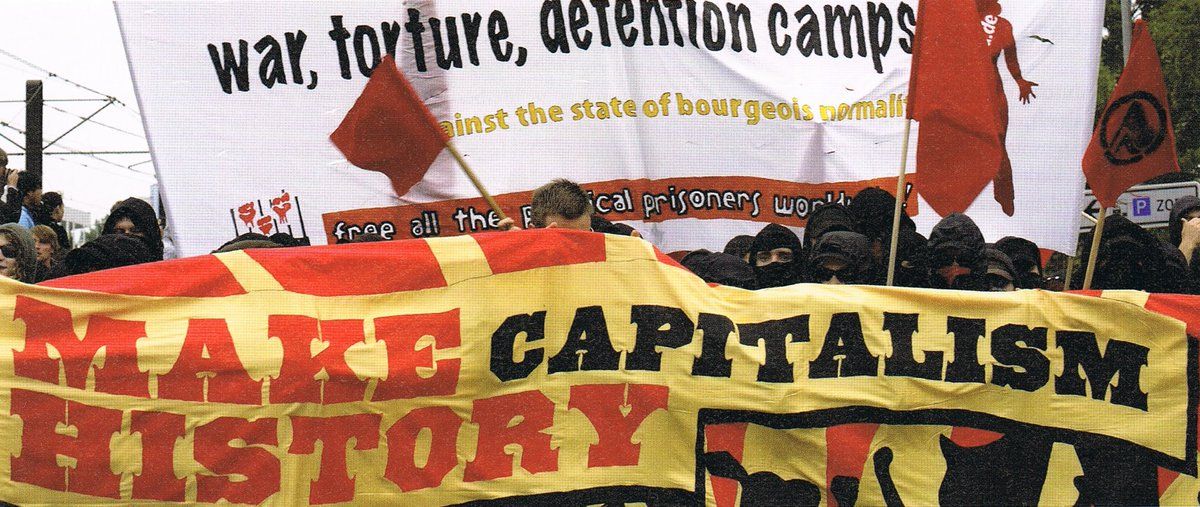 RadicalPast's tweet photo. Heute vor 18 Jahren blockierten rund 10.000 den G8-Gipfel in Heiligendamm. Der Tagungsort war zeitweise komplett eingeschlossen. #BlockG8 https://t.co/MRU3V4pc6L