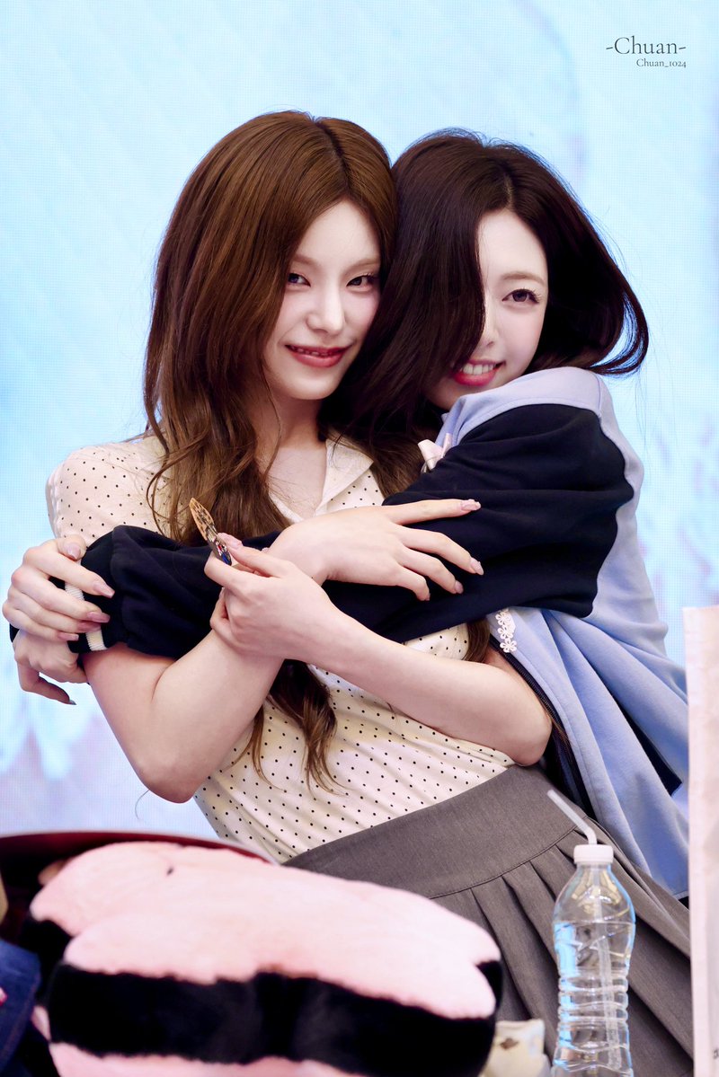 lets_0300's tweet photo. 너넨 이런 토끼같은 여친 없지? 라고하는것같은 https://t.co/qKEfU1tNHJ
