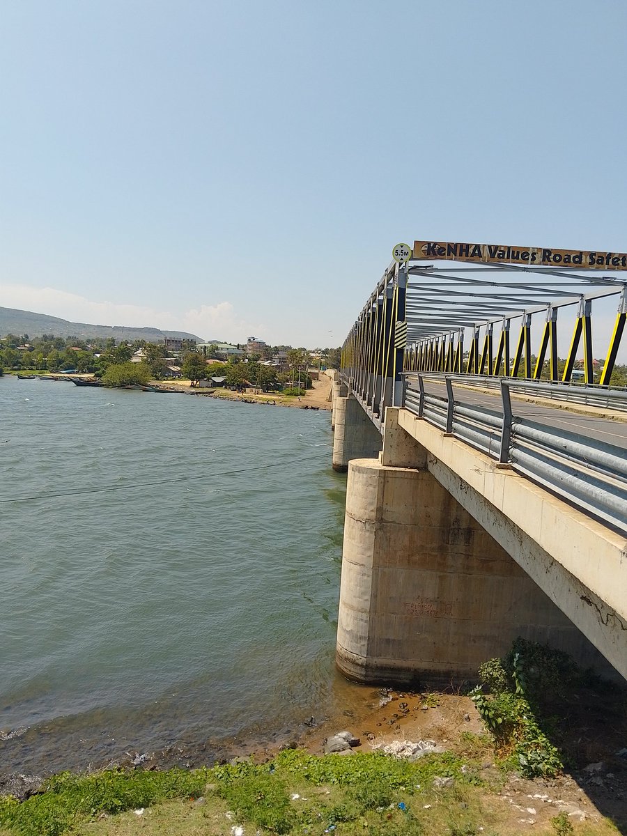 Borerop's tweet photo. @Kaluluu Ninja zianaoga hapo nyuma ya bridge. Huwezipiga picha https://t.co/S80V7sijzC