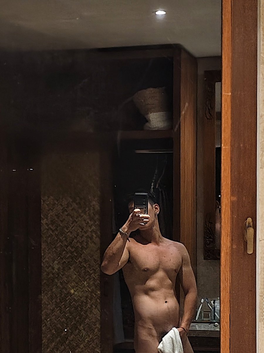 icyicyicyice's tweet photo. Vacation tan https://t.co/dqOz4eFhut