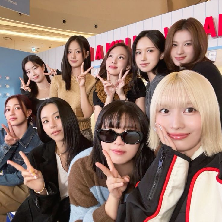 zyopjm's tweet photo. 🧵 TWICE members as cute toilet seat warmers (a thread) : https://t.co/uq6ZxntzJn