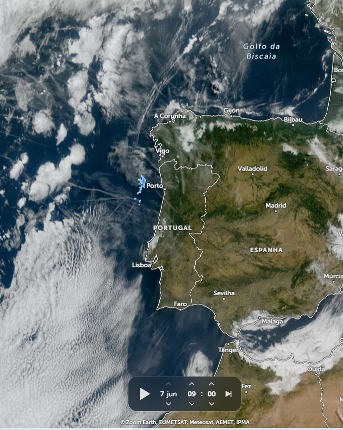 75Alcaide's tweet photo. 🇵🇹07/06/2026: Is this a Sunday... chem Sunday? 🛩️🌤️
🛰️Zoom Earth showing in the early morning the lines and trails surrounding #Portugal, from the North to the South and over the ocean.
🧐Zoom in and look at that.
#FieldLab #LivingLab #EMF #SAI #SRM #PNT #QKD #WBAN #Biosensing #IoBNT #IMT2030
#Poison in the Sky.