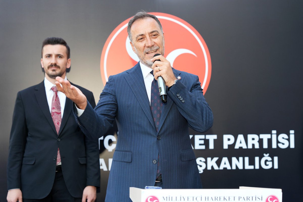 BBvolkanyilmaz's tweet photo. MHP Üsküdar yeni İlçe Başkanlık binamızın açılışını hayır dualarıyla gerçekleştirdik. Bizler için her “Bismillah” yeni bir ufuk, ileriye doğru atılmış her adım, kutlu davamıza hizmet yolunda yeni bir heyecan vesilesi oluyor. 

Katılımlarıyla açılışımızı şereflendiren, MYK üyelerimiz Sn. Osman Gür, Sn. Birol Gür’e ve Sn. Umut Bağlı’ya, Ülkü Ocaklarımızın İstanbul İl Başkanımız Sn. Alparslan Doğan’a, İstanbul’a birlikte hizmet ettiğimiz geçmiş dönem Üsküdar Belediye Başkanı Hilmi Türkmen’e teşekkür ederim.

Bu vesileyle Teşkilatımıza yeni bir hizmet alanı kazandıran Üsküdar İlçe Başkanımız Sn. Mustafa Gider’e, açılış merasimimizi adeta bir mitinge dönüştürüp bizlere büyük mutluluk yaşatan Üsküdarlı dava arkadaşlarıma ve bu müstesna ilçemizin kıymetli sakinlerine teşekkürlerimi sunarım.