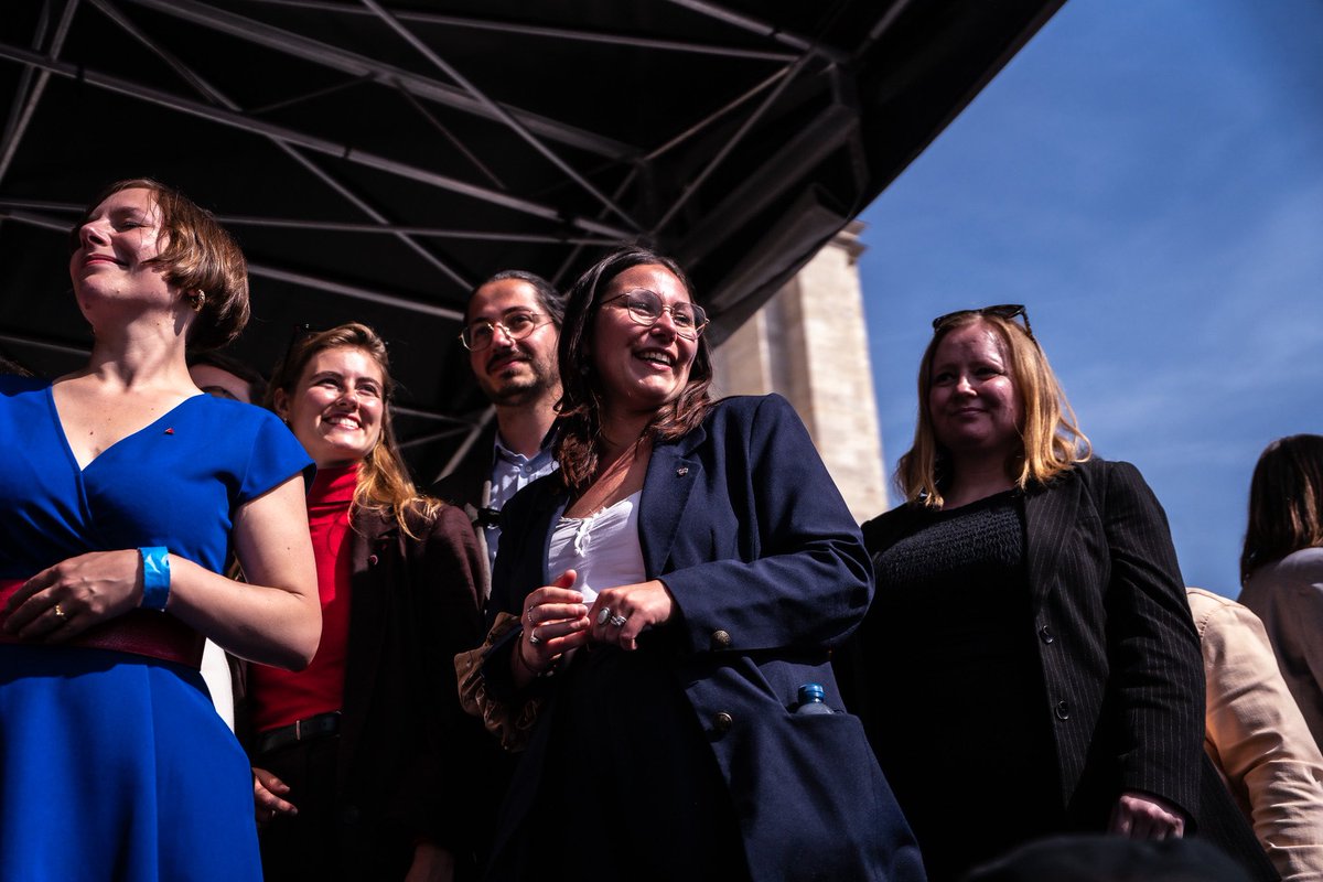MarieMesmeur's tweet photo. 26 000 personnes réunies autour d’un programme, d’une équipe et d’un candidat : nous, c’est carré 🔥

Cette démonstration de force n’est que la première. Le chemin vers la victoire ne fait que commencer.

#JLMSaintDenis #JLM2027 https://t.co/7DiUuji7PG