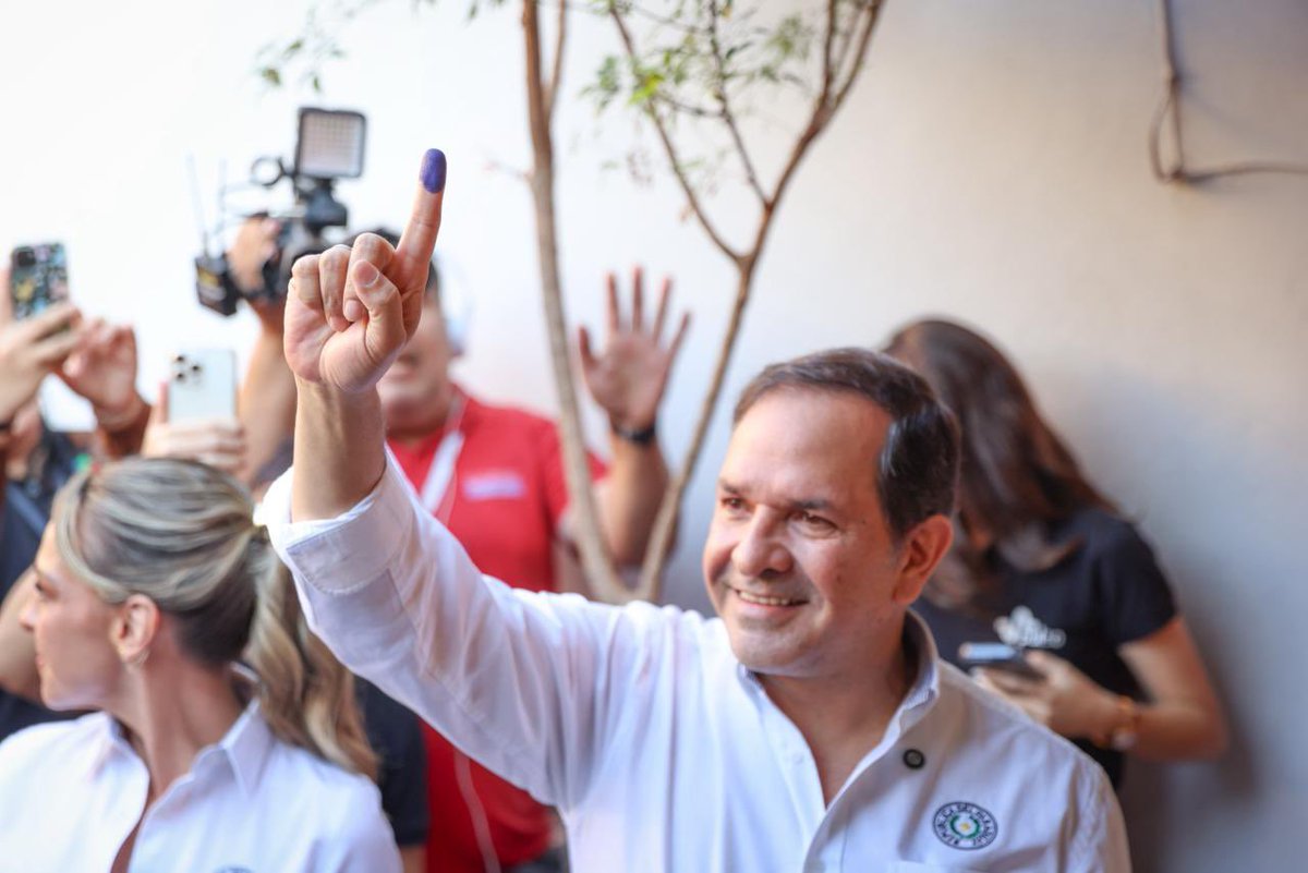 notipolitica26's tweet photo. Arnaldo Samaniego pidió a sus dirigentes intensificar la movilización de electores durante las internas coloradas en Asunción.
📌 El candidato de la disidencia advirtió una baja participación en la capital.
#Paraguay #PolíticaPy #Internas #Asunción https://t.co/OHhFCs15G6