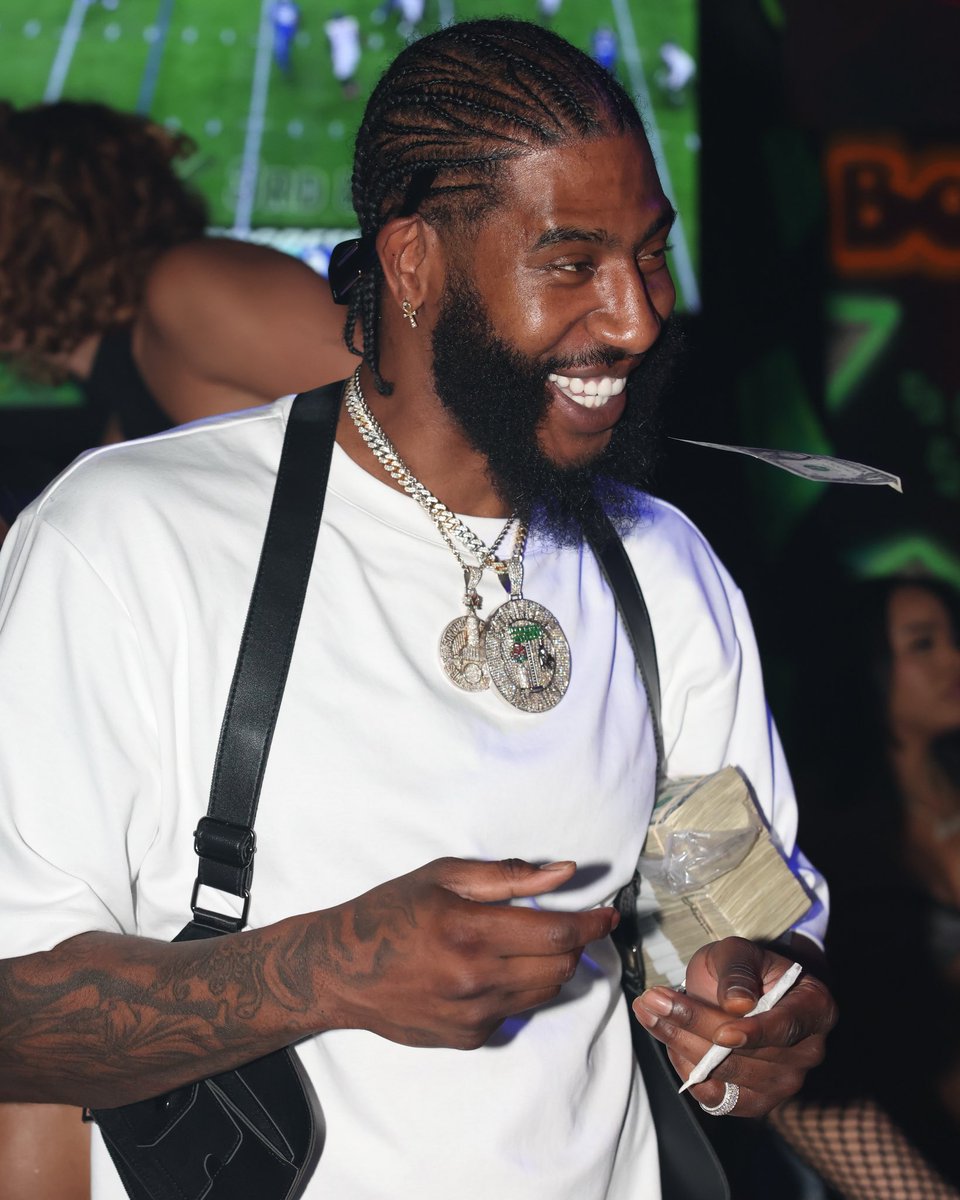 wavecheckers's tweet photo. Iman Shumpert &amp; Michael Beasley at Booby Trap in Miami 💵 https://t.co/sl4FtOJU1S