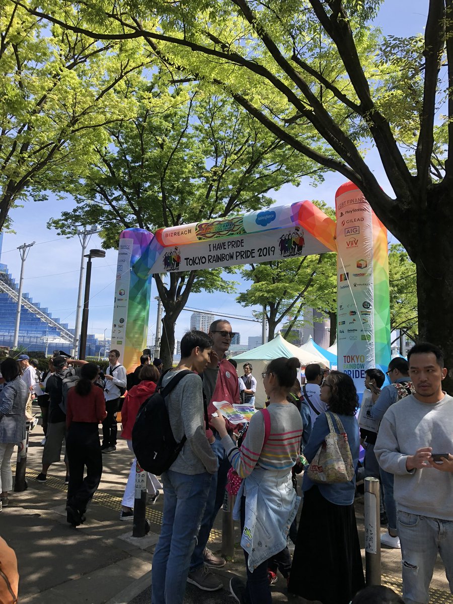 24sakkun's tweet photo. 毎年レインボープライド🏳️‍🌈行きたいって思ってるのに日曜日とか店休む勇気なくて行けない🥲悲しい。2019年に行ったっきり。 https://t.co/im49BQp4RO
