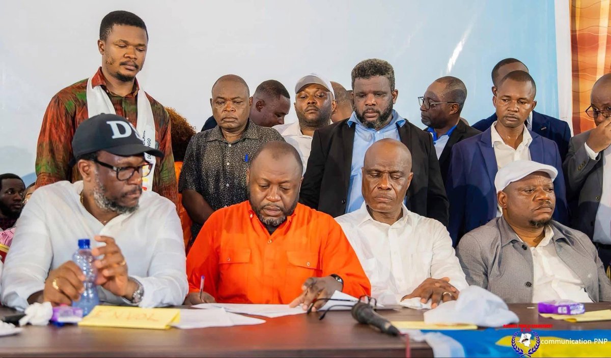 BenitaNtumba's tweet photo. 🔴N'ayant aucun mandat du peuple ni aucun député dans leurs partis respectifs @MartinFayulu, @DSESANGA, @kabund_jmkkrock et @prince_epenge n'ont aucun droit de parler au nom du peuple congolais. Leurs déclarations n'engagent que leurs ventres. https://t.co/pjRPi8AajG