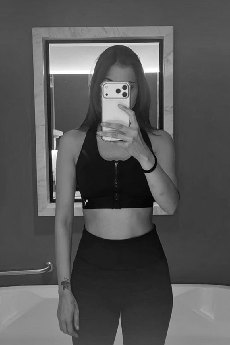Inara_Cherry's tweet photo. 🩶🥵
#FarrhanaBhatt #FarrhanaRebellions https://t.co/aDmG24xK4N