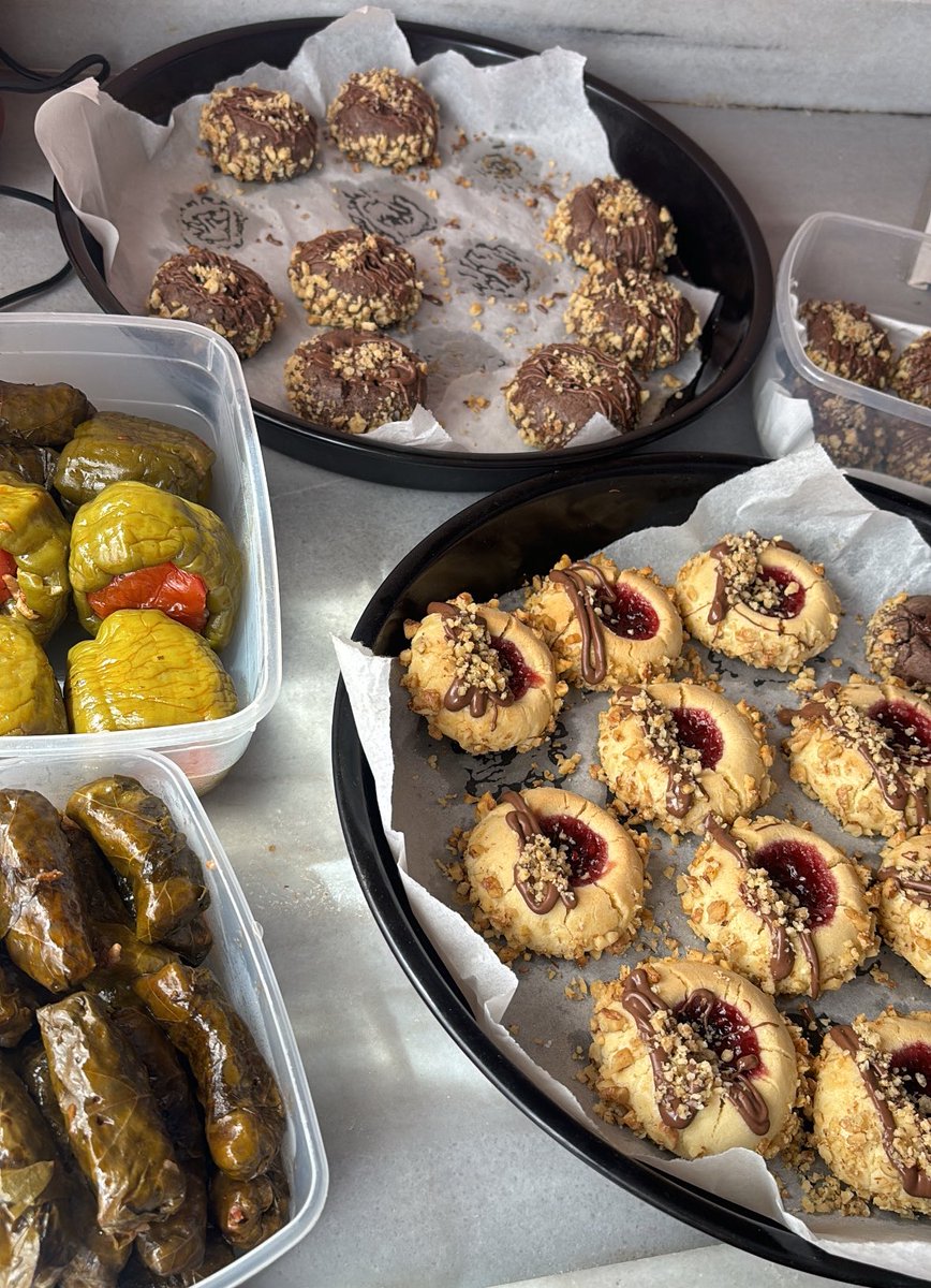 esratoruu's tweet photo. Bizim haftasonu hobileri 🐶🦜🍽️🍩🍪 https://t.co/1q82wpV1T0