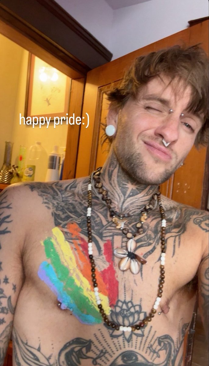 austinspearssfw's tweet photo. Happy pride! 🌈🌈🌈 https://t.co/wB2dGp7Cw4