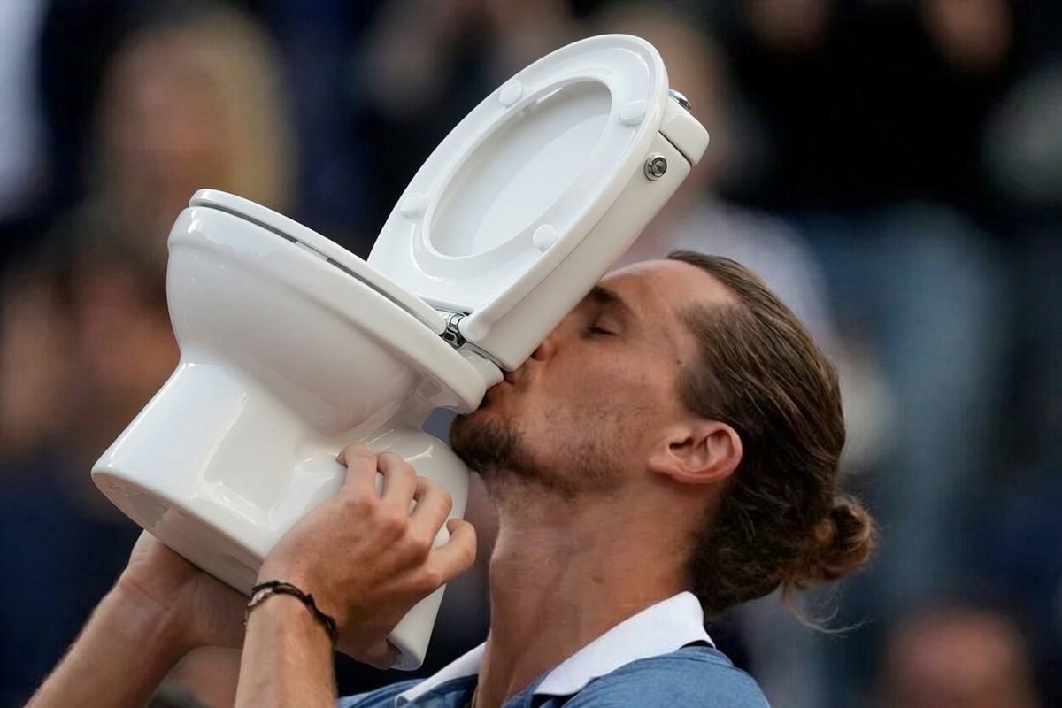 SnakierRF's tweet photo. Roland Garros a décidé de changer son trophée en cas de victoire de Zverev https://t.co/R3Kmlyb9N9