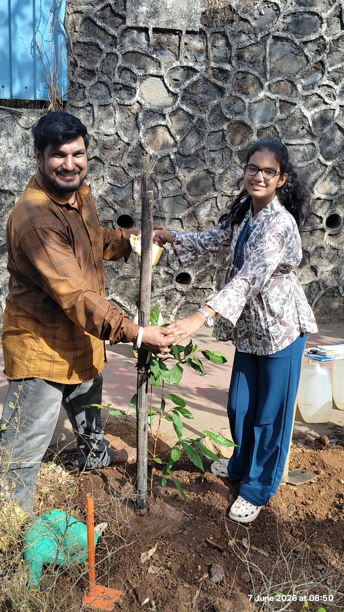 ShbFoundation's tweet photo. #476वॉ_सप्ताह (रविवार)

#Mission_Go_Green_India
#हर_मौके_पर_पेड़

07/06/2026 को‌ पवार नगर, ठाणे (प.) में आयोजित वृक्षारोपण कार्यक्रम में तीन (3) पौधें का रोपण अन्य लगाए गए पौधों को मिट्टी देकर थाला बनाया गया। 🌱

@deespeak @TMCaTweetAway https://t.co/naMEOeKv4S
