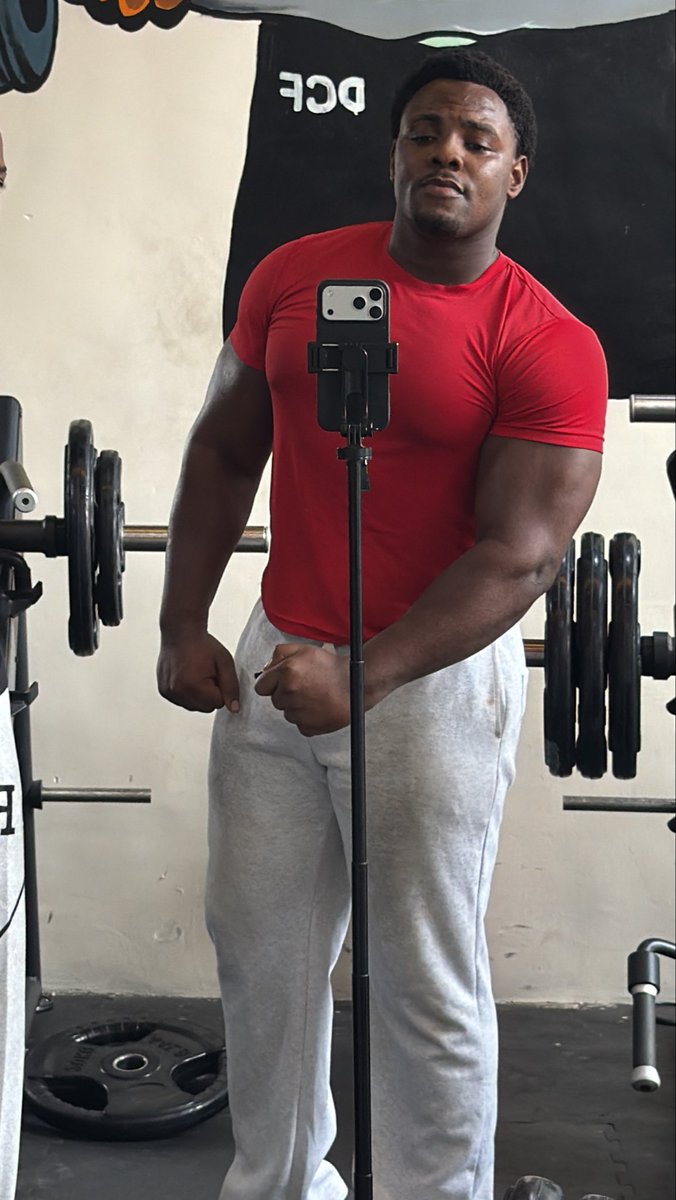 King___Elvis's tweet photo. Bulked up in less than 4months https://t.co/apEtJMbOpQ