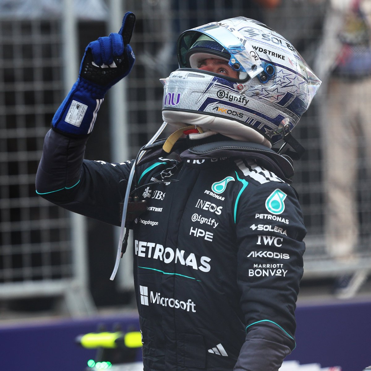 bxstianini's tweet photo. sacrificaria todos vocês pra ele ganhar no Brasil e fazer uma homenagem ainda mais especial pro Senna https://t.co/hwo9ShkC5p
