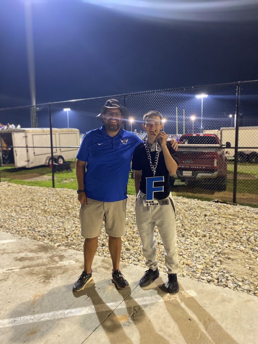 jkowalczyk54's tweet photo. 🚨🚨Had to get some last PR pictures for Corbin and Carter. Corbin set a new PR and a school record in the 400m dash of 49.12. Carter set a school record and new PR in the 200m dash of a time of 21.72. Great way to end the season! 

@FCommXCandTrack https://t.co/itH4NPTWPs