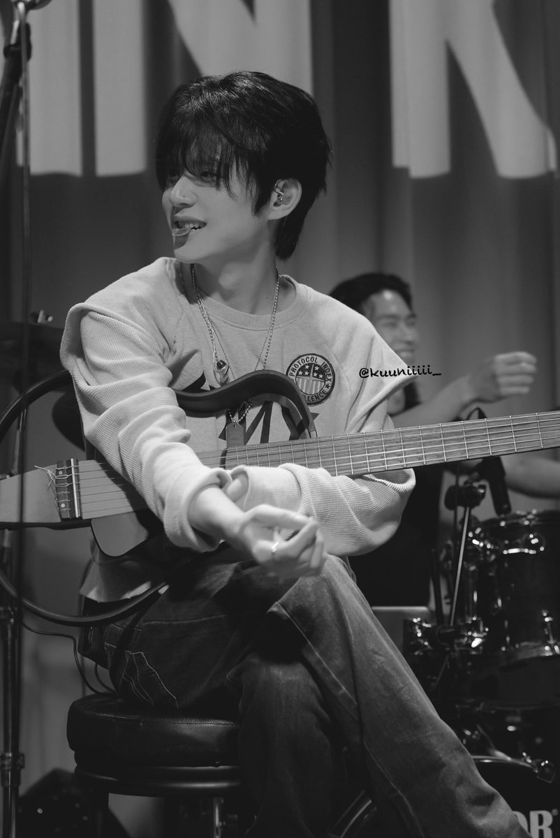 kuuniiiii_'s tweet photo. 260607 한빈킴 단콘 [Side B]
 🎸❤️‍🔥

#한빈킴 #hanbinkim #단콘 #sideb https://t.co/5u4gIkgWGK