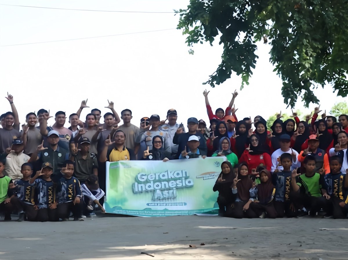 polresmateng's tweet photo. Dari Pesisir Mianak untuk Bumi: Kapolres Mamuju Tengah Bersama Ratusan Peserta Gaungkan Aksi Nyata Peduli Lingkungan. https://t.co/uF0yGBUkrN