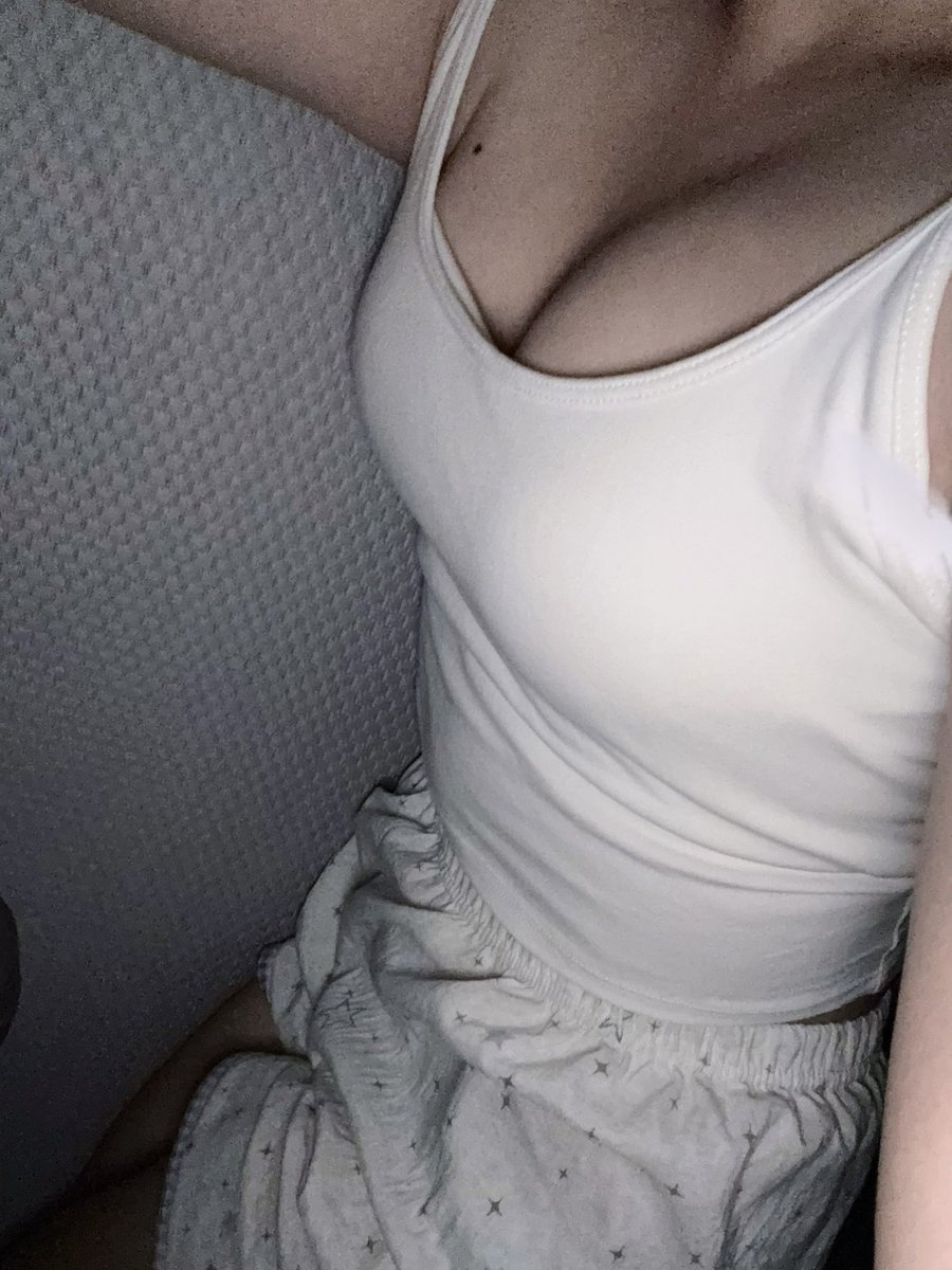 ssnowzi's tweet photo. 洗香香上床啦～ https://t.co/9KUaSE8l0A