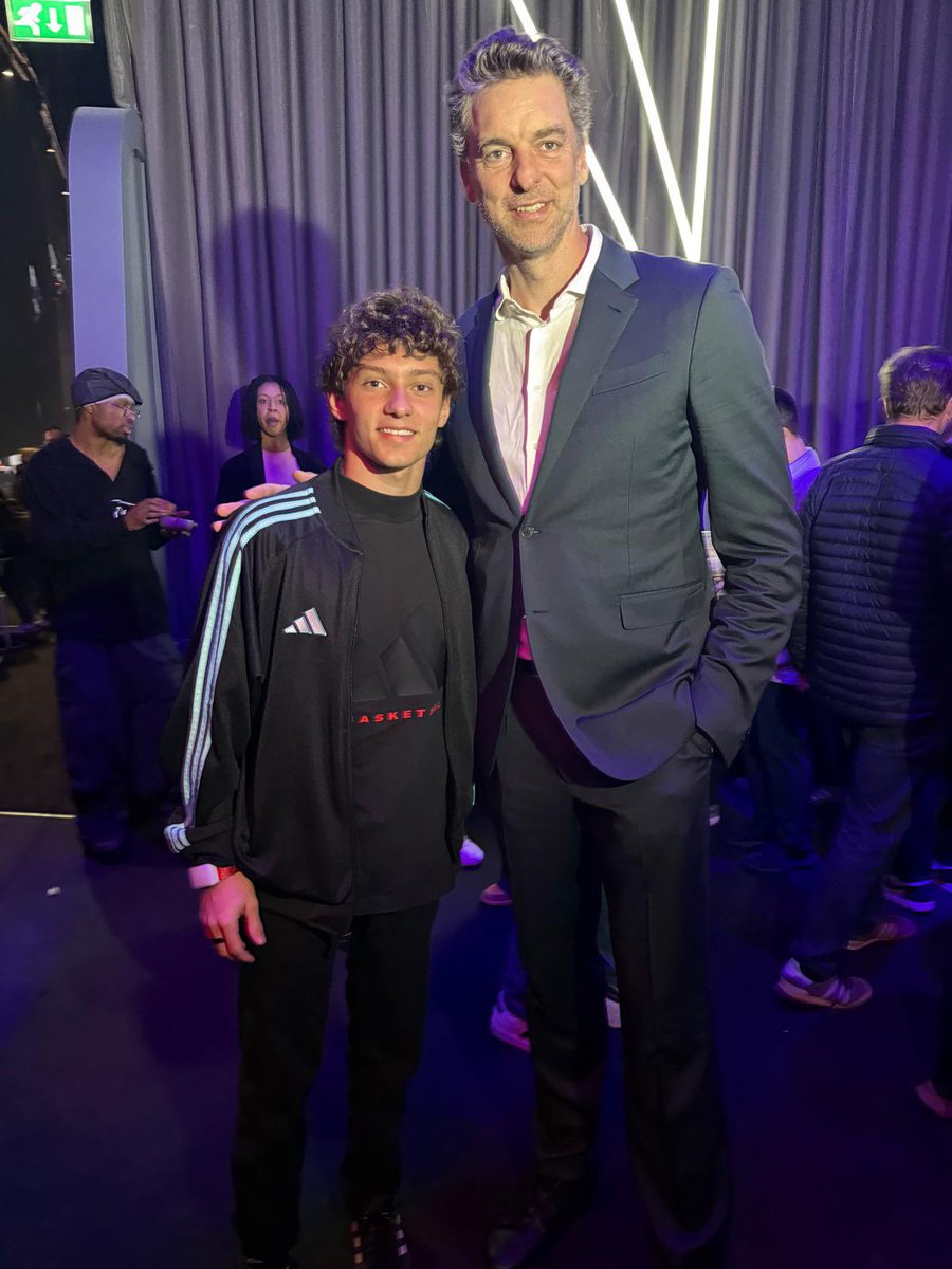 paugasol's tweet photo. What a drive! Congrats on your 5th consecutive win, Kimi! The youngest ever winner in Monaco 👏🏼👏🏼 https://t.co/OYhjYJxPzF