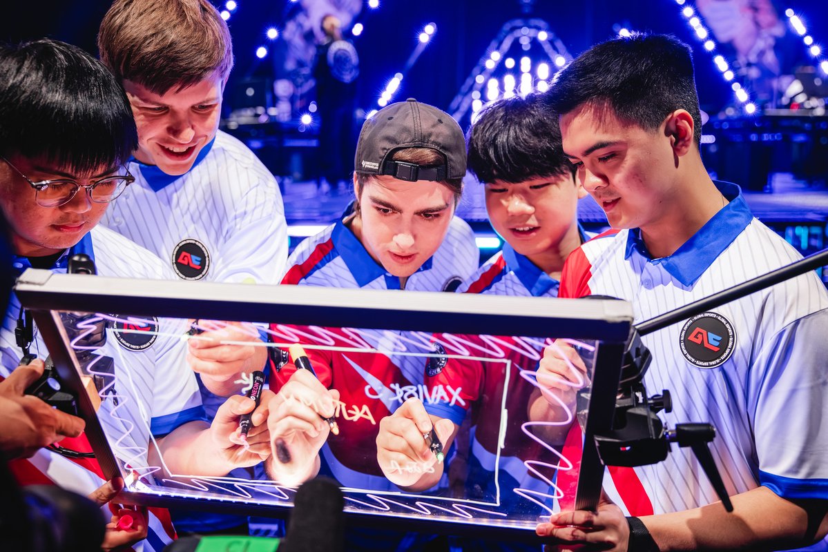 PolymarketVal's tweet photo. Global Esports just DESTROYED Leviatan 13-4 on Pearl

Kr1stal with 20 kills 📈

One map to win it... https://t.co/TwoN19PUUO