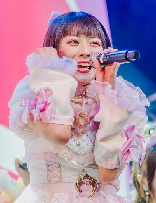 ori_newsroom2's tweet photo. このホラ女何言ってんの？
ゆりにゃと太一の喧嘩の仲裁なんて一回もやったことないだろ。

太一が一方的に怒られるだけなんだから。
しかも、ゆりにゃ決まった人の前でしか太一に怒んないし。この女結成時から太一に媚び売りまくってた変な女だろ？

アイドルそのままやっててもドラミだのハムミだの叩かれてただけだろうから辞めといて正解だと思うよ。
こんな球体が歌って踊るの無理あるだろ。

なにが天宮しゅなやねん。
とんかつのにいむらの方がしっくり来る。