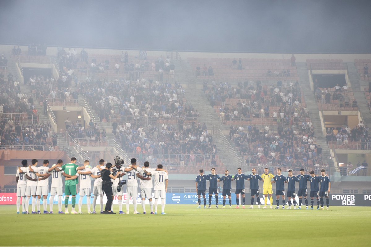 EthnikiOmada's tweet photo. Πριν από την έναρξη της φιλικής αναμέτρησης Ελλάδας-Ιταλίας τηρήθηκε ενός λεπτού σιγή στη μνήμη του Μάριου Οικονόμου.

Η Ελληνική Ποδοσφαιρική Ομοσπονδία τιμά τη μνήμη του Μάριου Οικονόμου, που έφυγε τόσο πρόωρα και άδικα από τη ζωή την περασμένη Δευτέρα. Καθώς ο Μάριος αγωνίστηκε επί σειρά ετών στην Ιταλία, η σημερινή φιλική αναμέτρηση με την Ιταλία αποτελεί την πλέον συμβολική στιγμή για να αποτίσουμε φόρο τιμής
στη μνήμη του. #rip🕊️