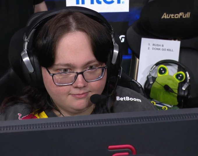 DuckSkinsCom's tweet photo. New coach meta? https://t.co/4kah9QyQaa