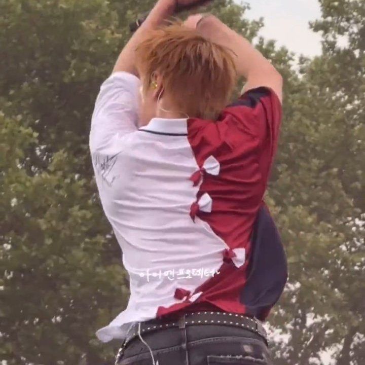 zfoxiny's tweet photo. hyune's arms around ayens snatched waist >< https://t.co/RepWtyBnqa