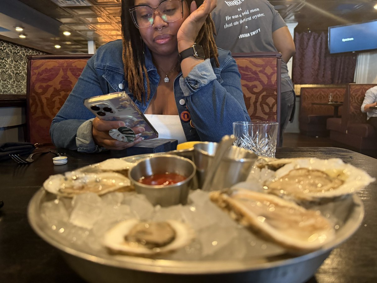 __LoMayne's tweet photo. When your date hates your favorite food but still takes you to get them ☺️🦪 https://t.co/m4br7wd3H3