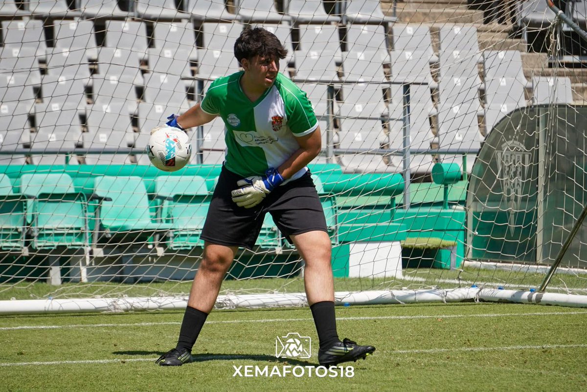 TwCordoba's tweet photo. 🩶💚 Nuestro capitán, @ViudxdeGenaro, esta mañana con @CalifatoBV en el torneo de fútbol 7 organizado en el Nuevo Arcángel por la @fpccf 

Bonita camiseta 😉 ¡Nos vemos el 26!

(Fotos de @xemafotos18) https://t.co/rI3zxg4Hk6