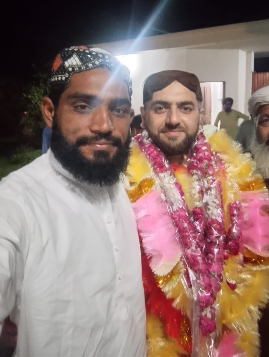 NA167_Updates's tweet photo. الحمد اللّٰہ آپنے پیارے لیڈر  صاحبزادہ حاجی میاں محمد عثمان نجیب اویسی (وفاقی پارلیمانی سیکرٹری ریلوے پاکستان) کو فریضہ حج ادا کرنے پے ڈاکٹر محمد اکرم, چوہدری راؤ صابر عزیز, اور محمد علی بھاٹ نے مبارکباد دی،

اویسی ہاوس خانقاہ شریف https://t.co/iobLIu13dL